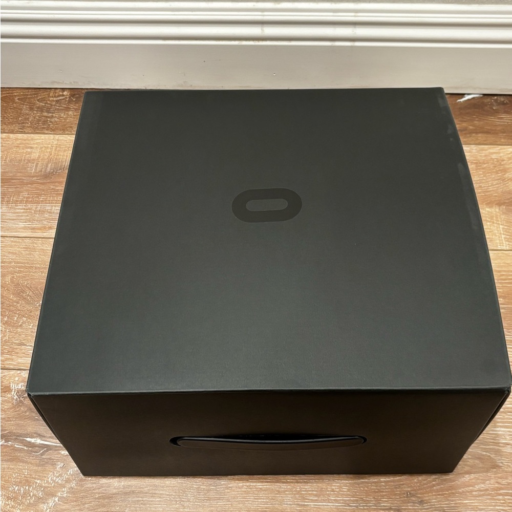 Oculus Rift S VR Headset - Black and Blue Accents - Picture 6 of 6